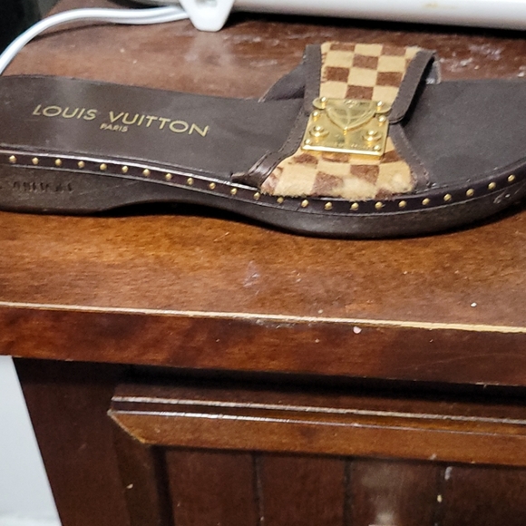 Louis Vuitton brown/tan checkered sandal slides - Picture 10 of 10